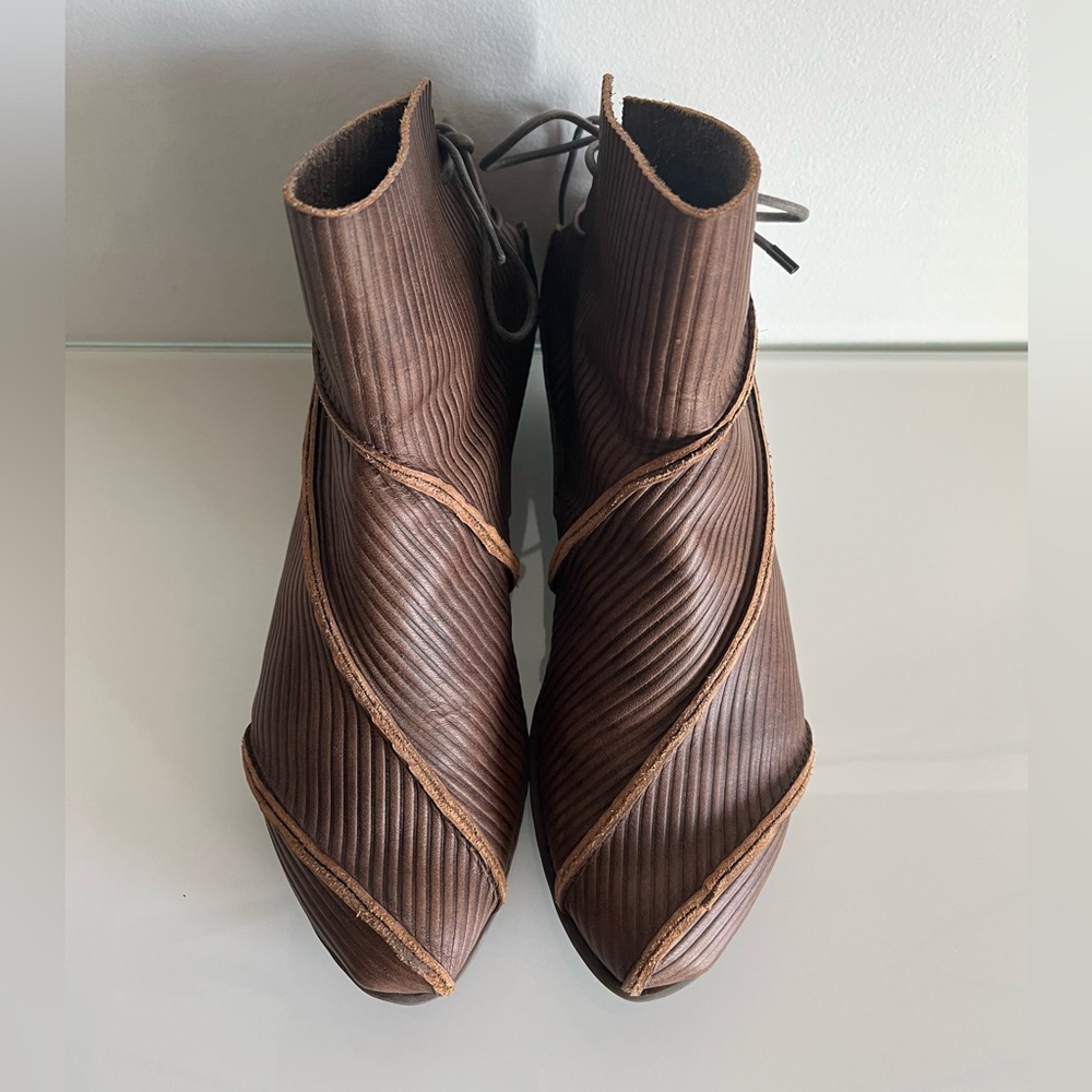 Trippen Calexico Bootie, size 40, Like New